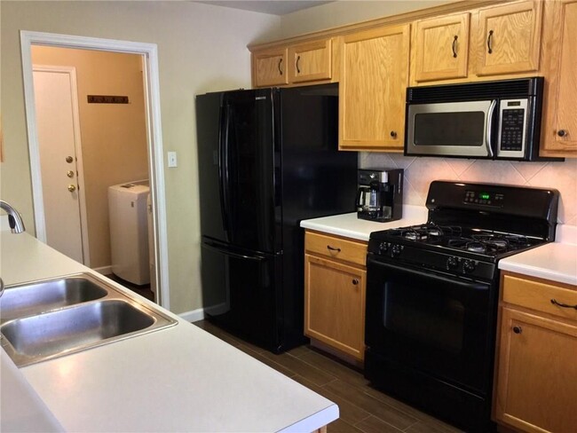 Building Photo - 809 Chiselpoint Cove