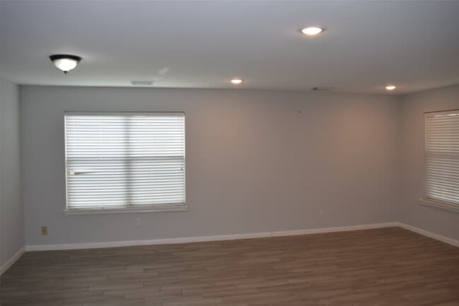 Building Photo - 15510 Liberty Bluff Dr