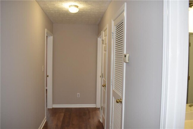 Building Photo - 610 Durham Ridge Dr NW