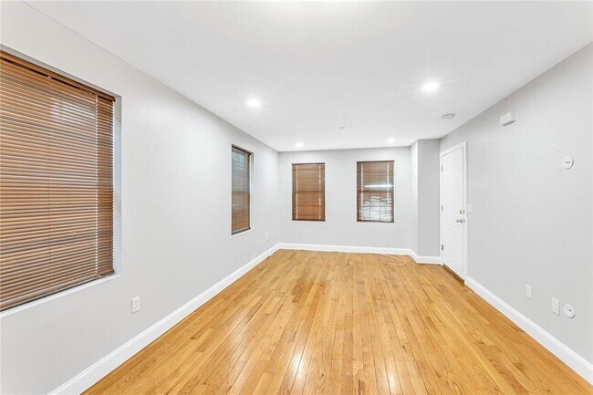 Building Photo - 65 Marietta St