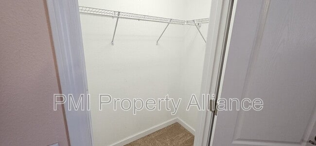 Building Photo - 15217 Evergreen Oak Loop