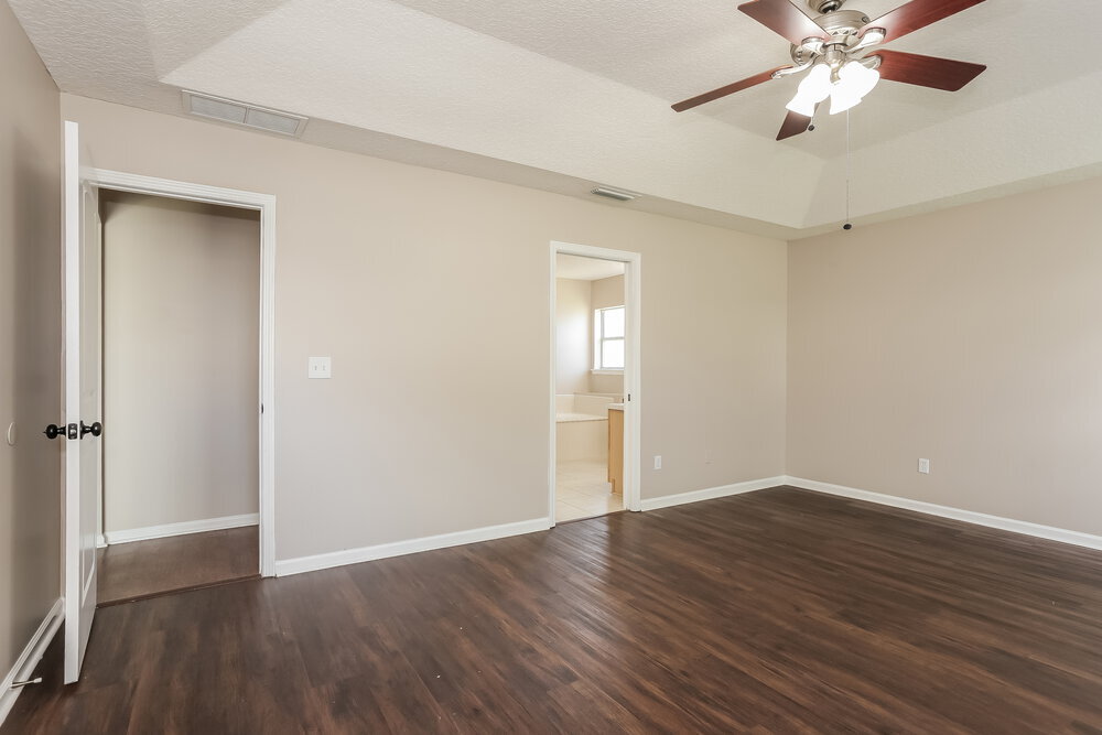 Building Photo - 14011 Crestwick Dr W