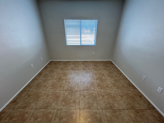Building Photo - BEAUTIFULLY MAINTAINED 2 BEDROOM, 2 BATH C...