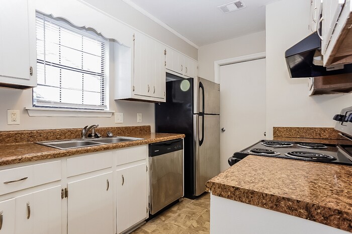 Building Photo - 3511 Windermere Dr