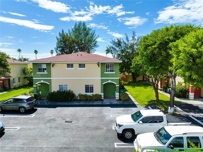 Building Photo - 18712 SW 100th Ave