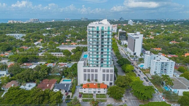 Building Photo - 2525 SW 3rd Ave