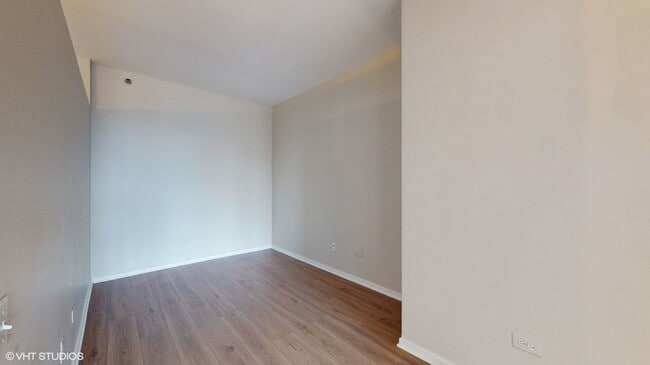 Building Photo - 210 S Desplaines St