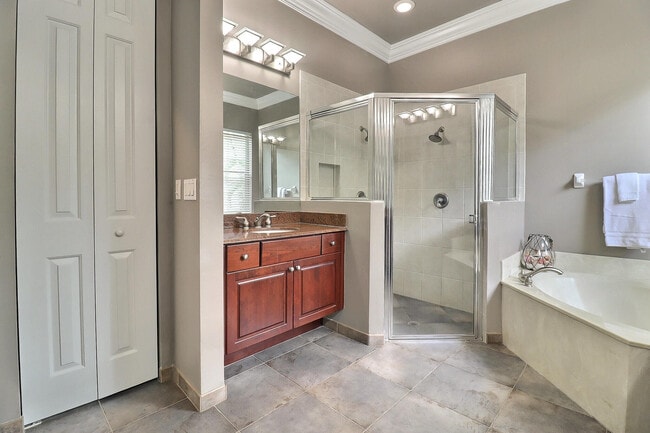 Building Photo - 1289 Beacon Cir