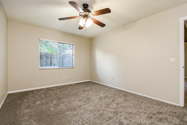 Building Photo - 490 Chicago Woods Cir