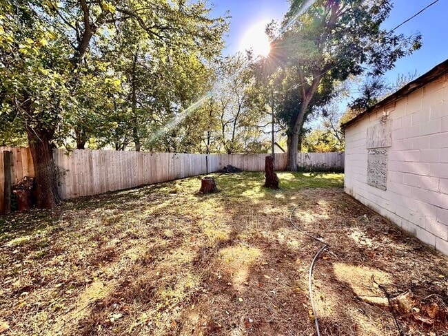 Building Photo - 2323 Towers Ct