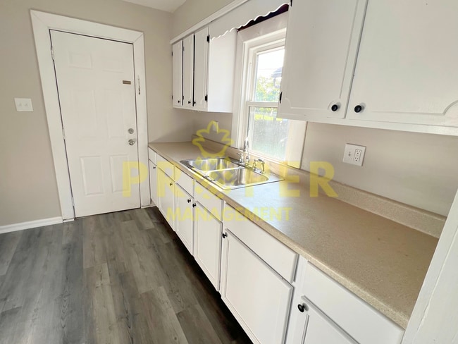 Building Photo - 2 bedrooms 1 bathroom house