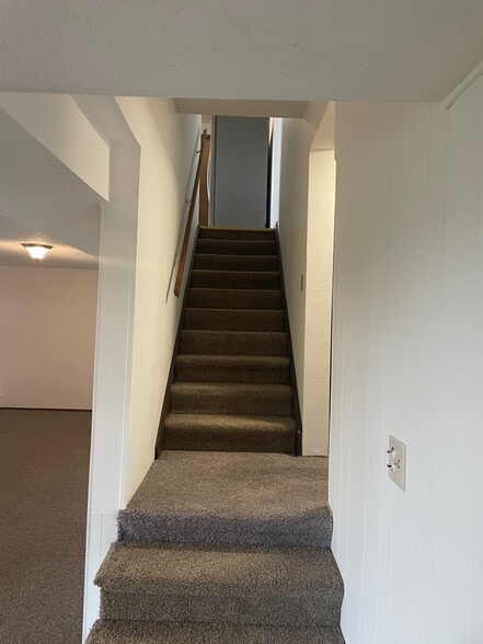 Stairs from Main Floor to Basement - 17135 SE Royer Rd