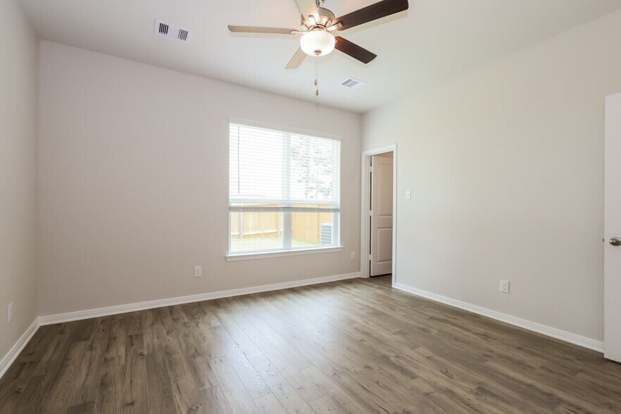 Building Photo - 15652 Plum Brk Dr