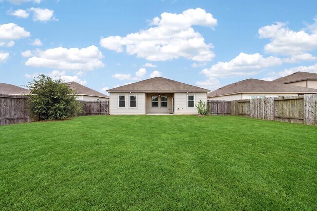 Building Photo - 1024 Banyon Tree Ln