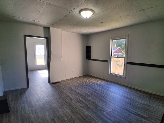 Building Photo - 714 Bryan Ave