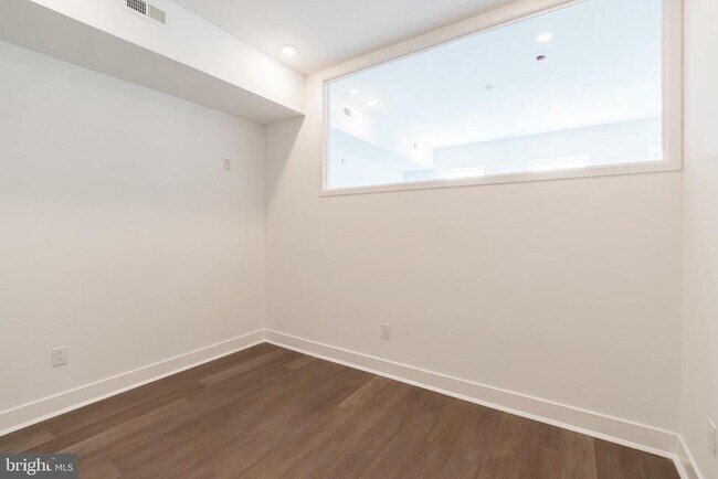 Building Photo - 813 N Broad St