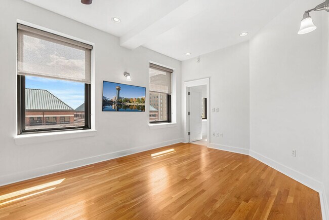 Building Photo - 531 S Gay St