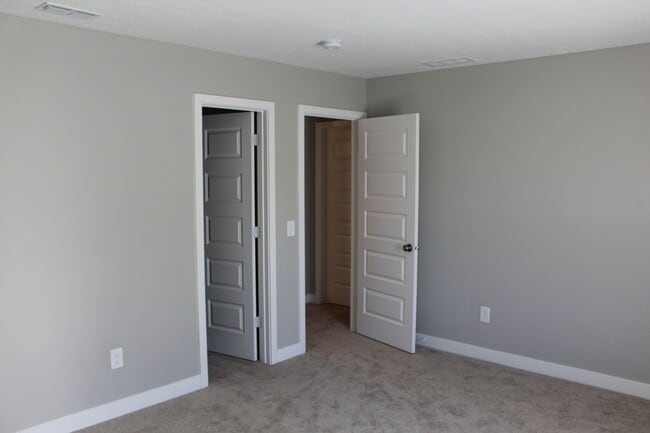 Building Photo - Beautiful Newer 5 BR Home in Brownsburg!