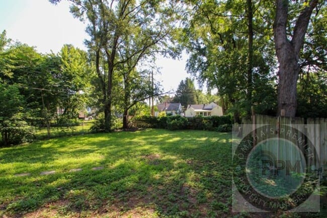 Building Photo - Charming 2Bd/1Ba home in Bellevue