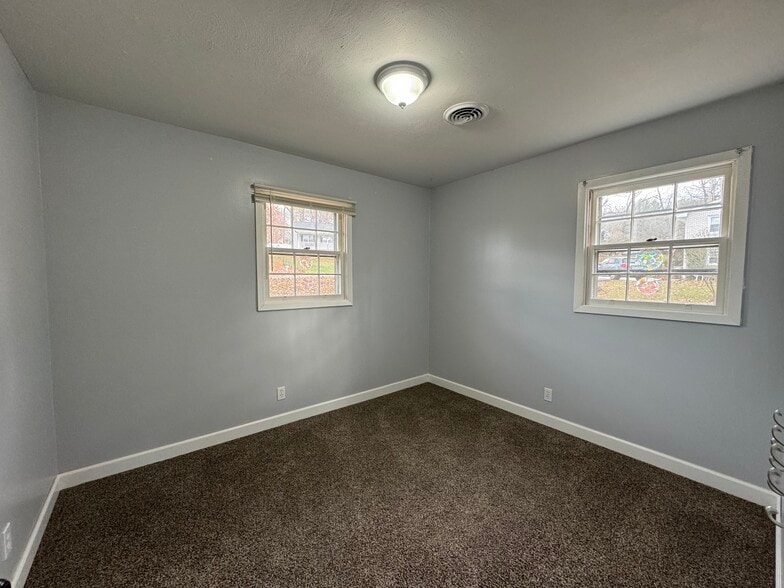 Building Photo - 4011 W Englewood Blvd