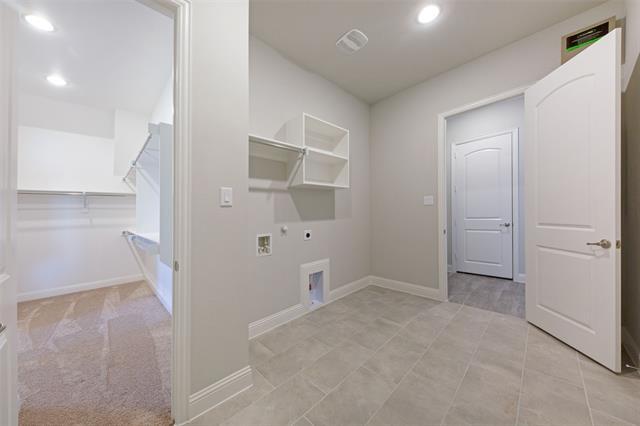 Building Photo - 2813 Carisbrooke St