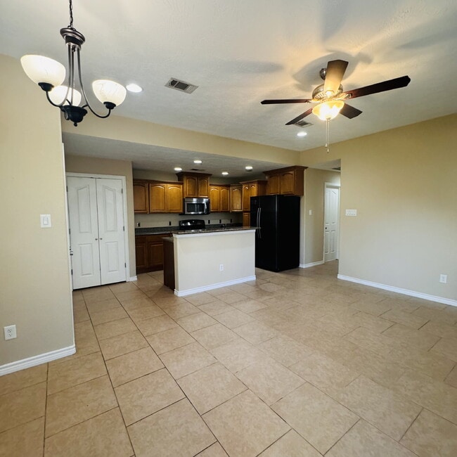 Building Photo - Charming 3-Bed Haven with Granite Elegance in Nederland – Your Perfect Retreat!