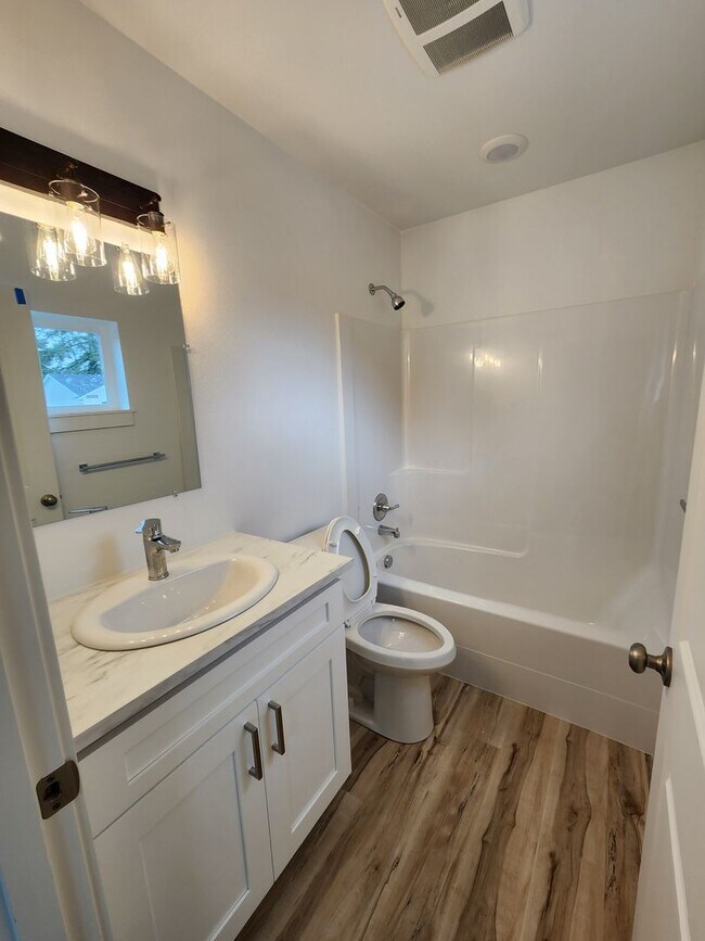 Building Photo - 1014 Peach Rd