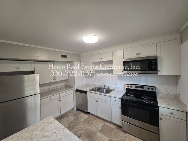 Building Photo - 525 Lester Ln