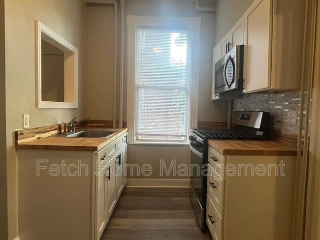 Building Photo - 552 Pershing Ave