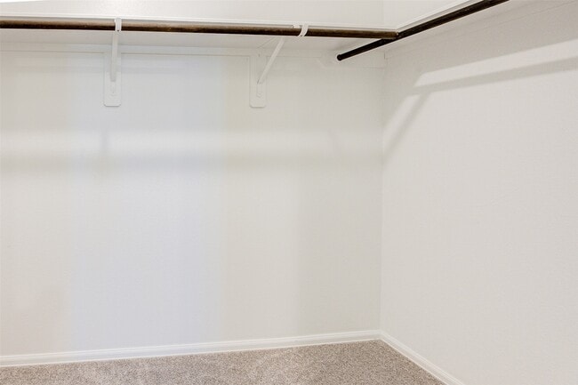 Building Photo - 17827 Pemswood Dr