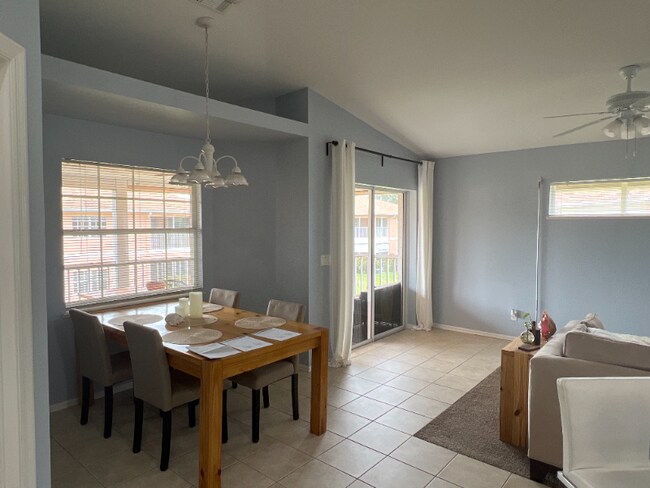 Building Photo - 20068 Lake Vista Cir N