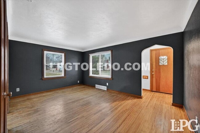 Building Photo - 667 Caswell Ave