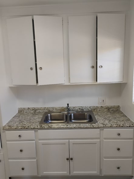 Building Photo - 14129 Vanowen St