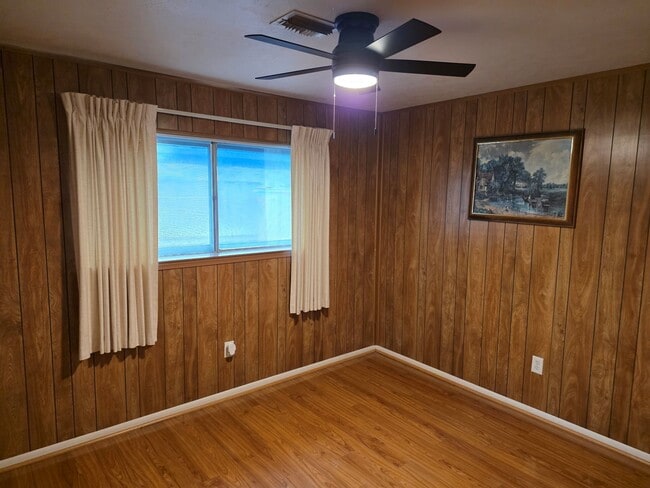 Building Photo - 2121 Redwood St