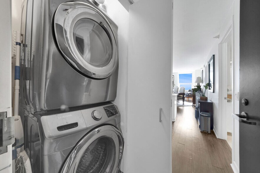 Building Photo - 545 N Dearborn St