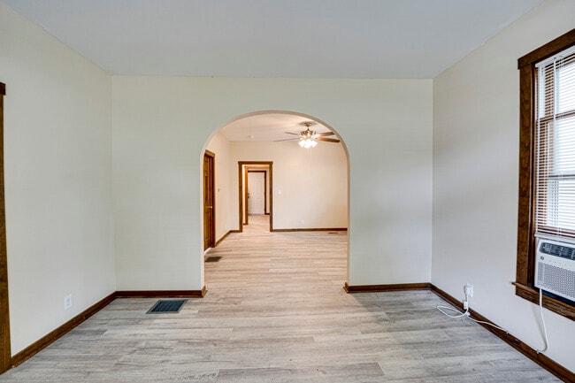 Building Photo - 451 Marion Ave