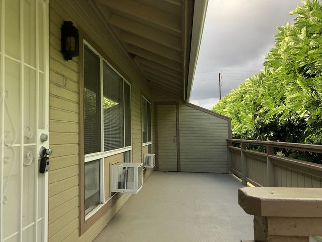 Building Photo - 91-989-989 Puamaeole St