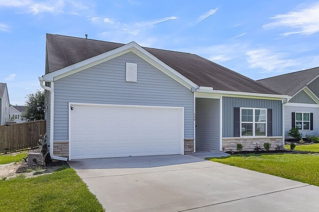 Building Photo - Spacious 4-Bedroom Home with Modern Upgrad...