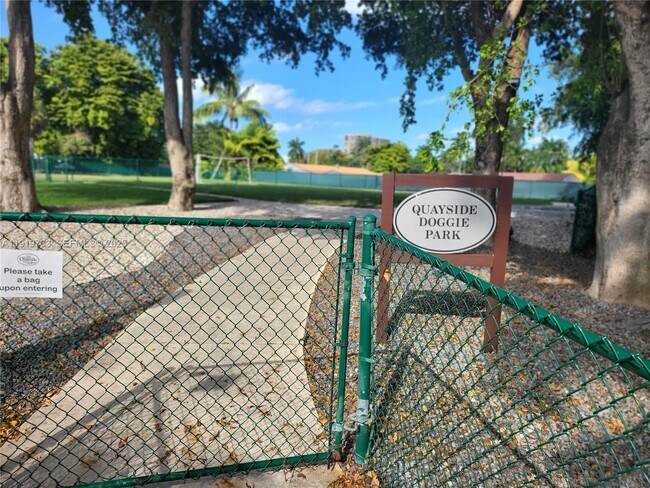 Building Photo - 1000 Quayside Terrace