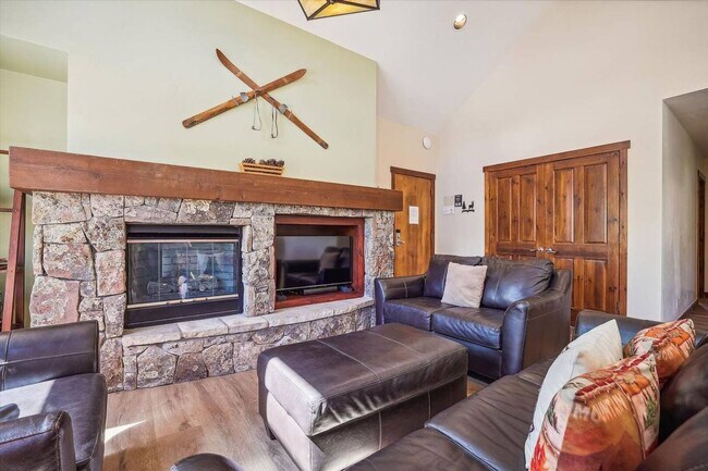 Building Photo - Move in special! Walk to Main Street and the Slopes! Amenities Abound! MOST UTILITIES Included! G...