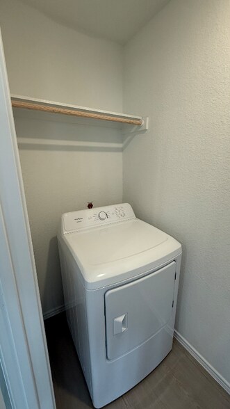 Building Photo - 349 Keefer