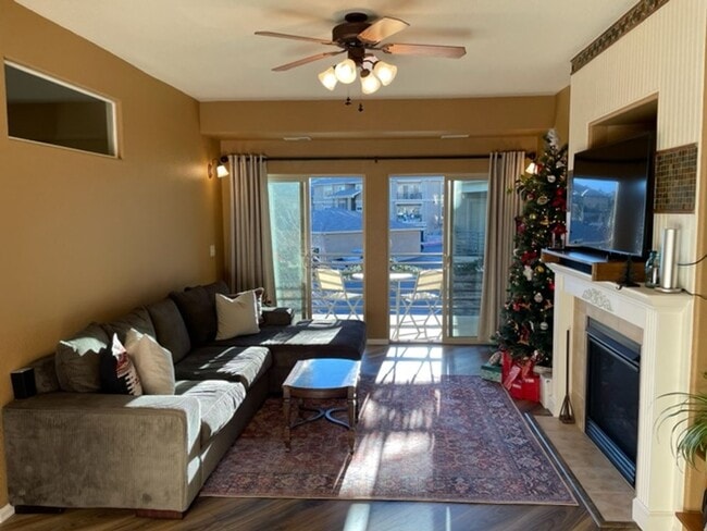 Building Photo - Bright & Open 2 Bedroom Condo on West Side