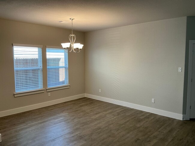 Building Photo - 4/2/2 GODLEY ISD - Two Story Home - Fireplace