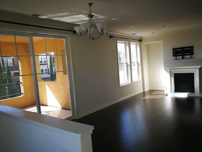 balcony-living - 4791 Perugia St