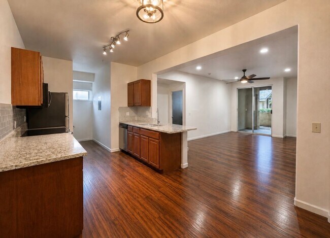Building Photo - 501 Gibson Dr