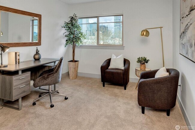 Building Photo - 3Bd/2Ba Bellevue Condo