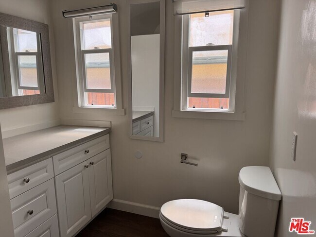 Building Photo - 1325 S Rimpau Blvd