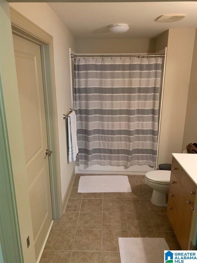 Building Photo - 1040 Broadway St