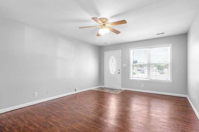 Building Photo - Lovely ranch style minutes from Fort Campbell