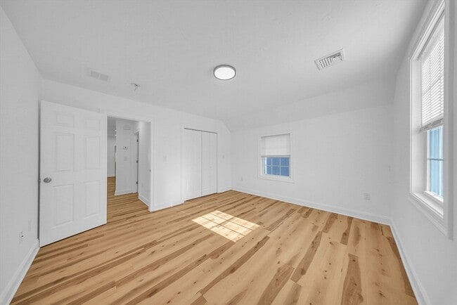 Building Photo - 11 Willet St